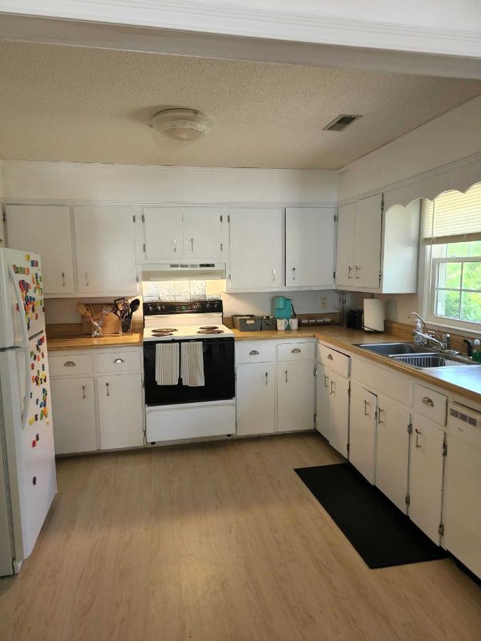 Cottage By The Beach Best Suited For Large Groups Wilmington Eksteriør billede
